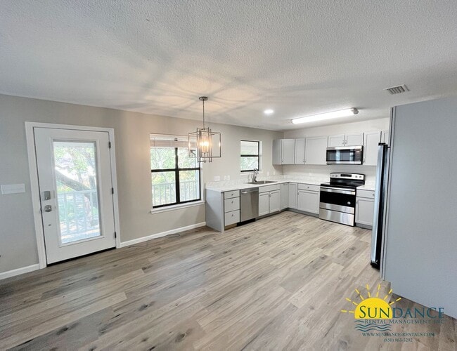 Building Photo - Waterfront 2 Bedroom Home with Move-in Spe...