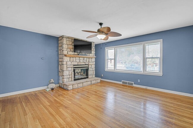 Foto del edificio - Charming Custom Home in Miller Beach!