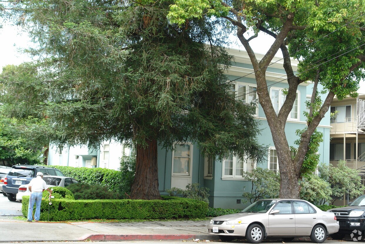 Foto del edificio - 2236 Durant Ave
