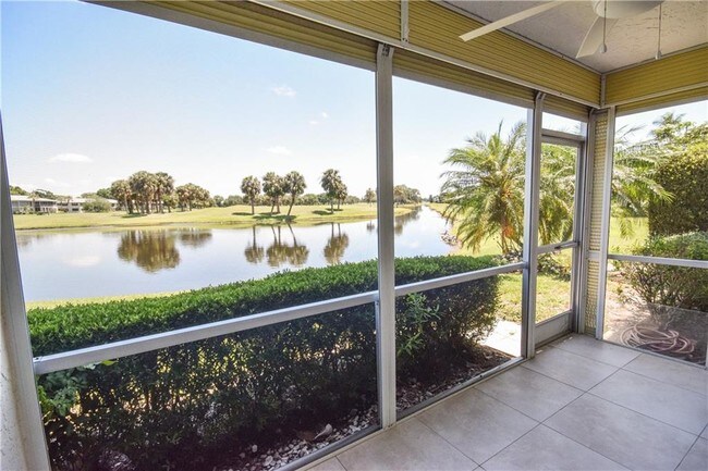 Foto del edificio - 7041 W Country Club Dr N