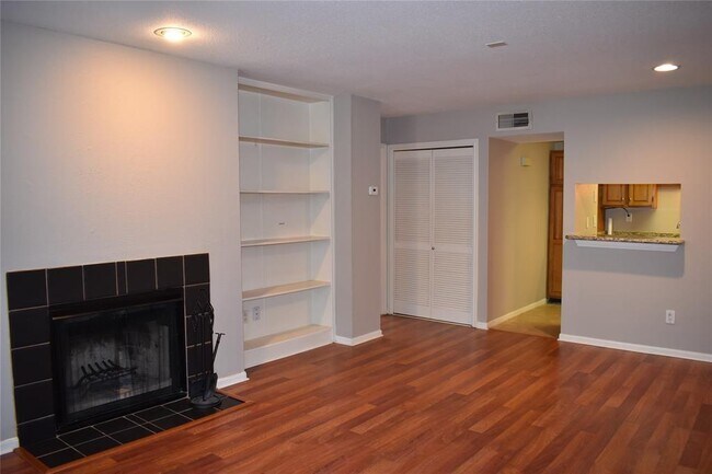 Building Photo - 1860 White Oak Dr