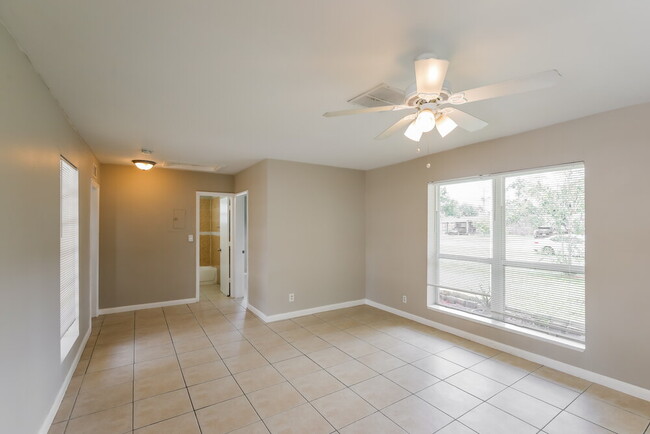 Building Photo - 5901 NW 15th St