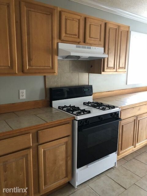 Building Photo - 4 br, 3 bath House - 1317 Poplar Ave