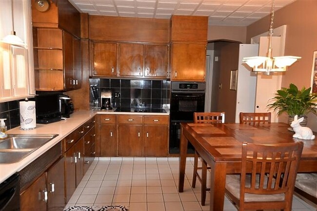 Foto del edificio - 281 S River St LL