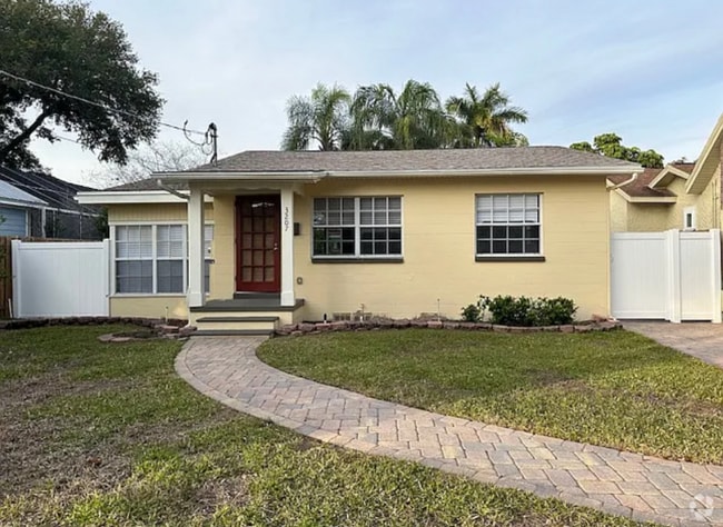 Building Photo - 3207 W Empedrado St