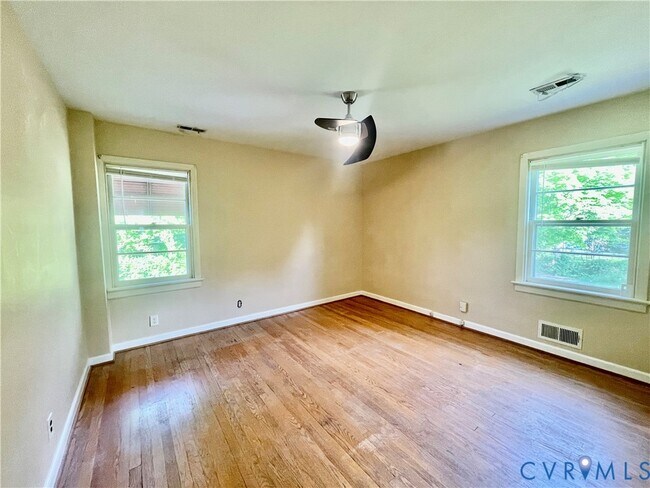 Foto del edificio - 2306 Larkwood Rd