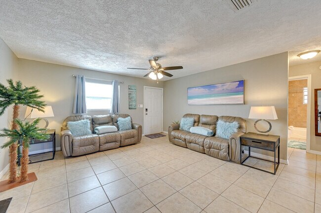 Foto del edificio - 1555 N Tuttle Ave