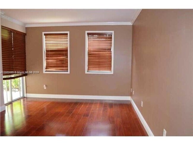 Foto del edificio - 3165 NE 184th St