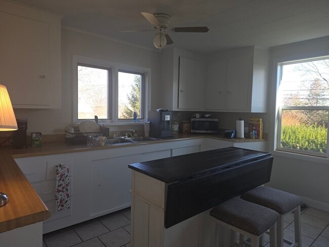 Building Photo - 557 Drift Rd