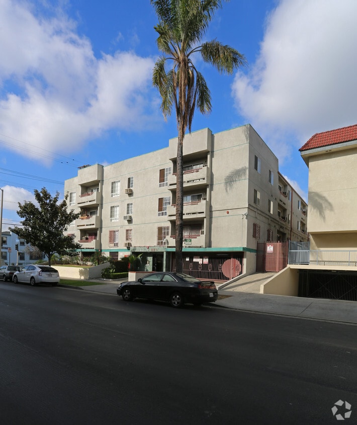 Building Photo - Catalina Apartments