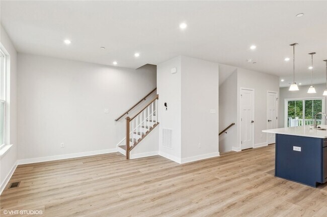 Building Photo - 5040 Spruce Rd