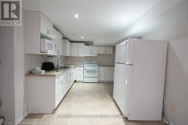 Building Photo - 275 Littleford St