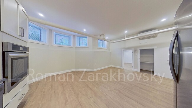 Building Photo - 2 Ayr Rd