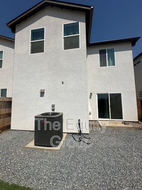 Building Photo - 1087 Buena Vis Ln