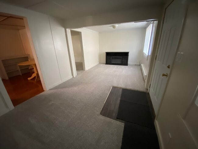 Building Photo - 118 7th St