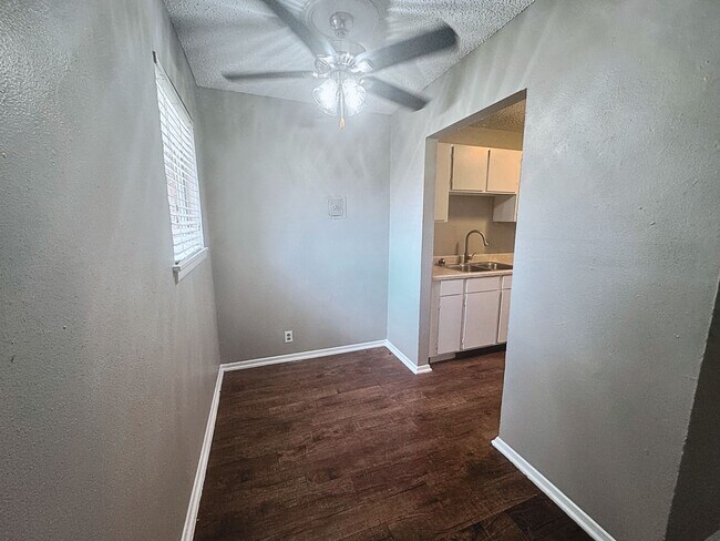 Foto del edificio - Brookview Duplexes "Where Peaceful Living ...