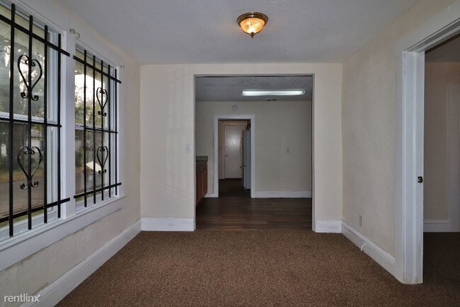 Building Photo - 3 br, 1 bath House - 1402 24th St W
