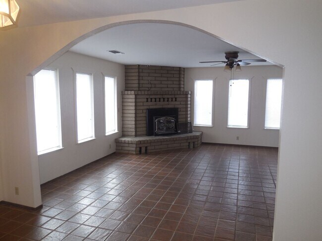 Building Photo - COUNTRY SETTING - LOVELY HOME SITTING ON 2...