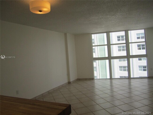 Building Photo - 1228 West Ave