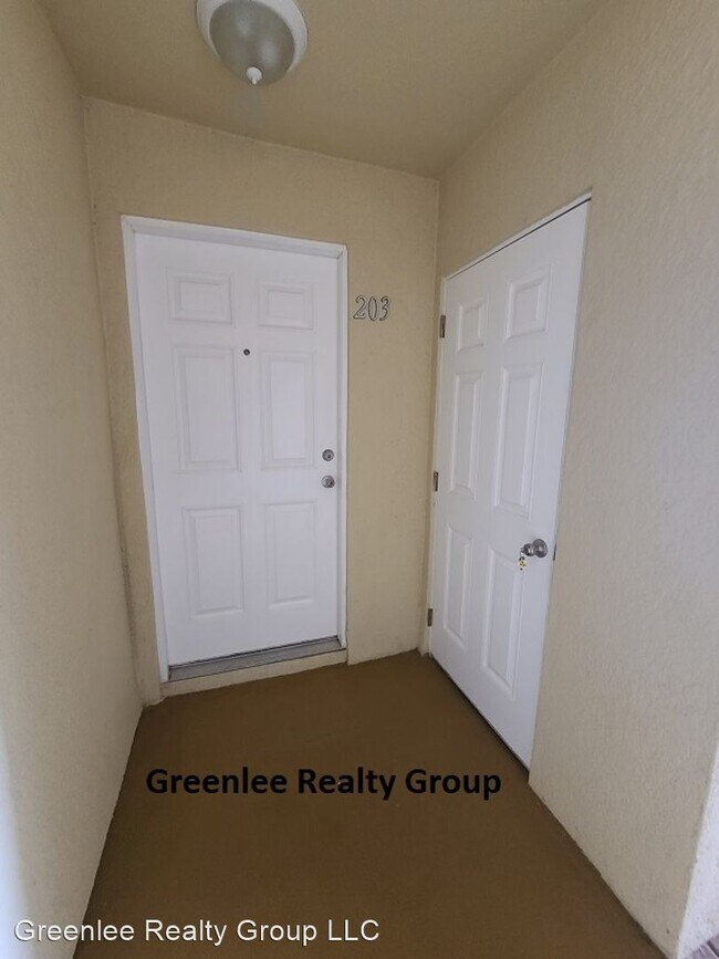 Building Photo - 3 br, 2 bath House - 5041 Royal Palms Way ...