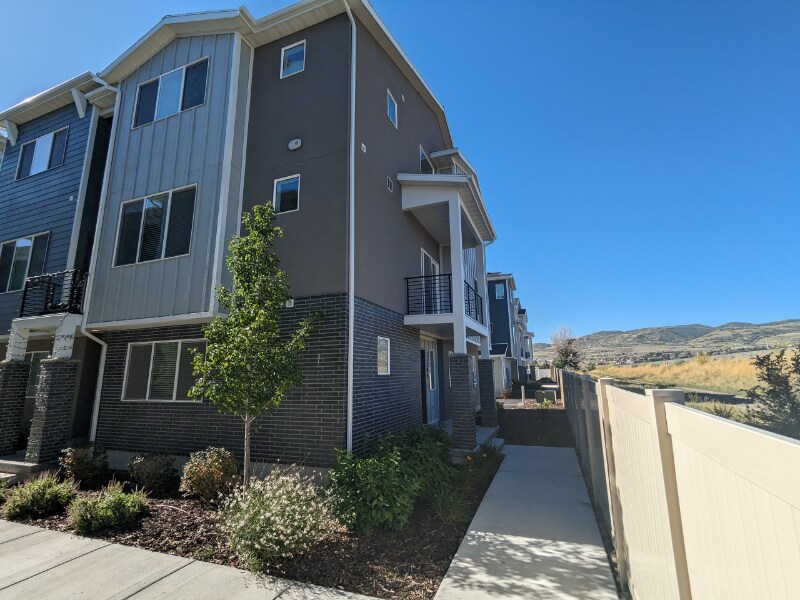 15206 S Wild Horse Wy, Bluffdale, UT 84065 Townhome Rentals in