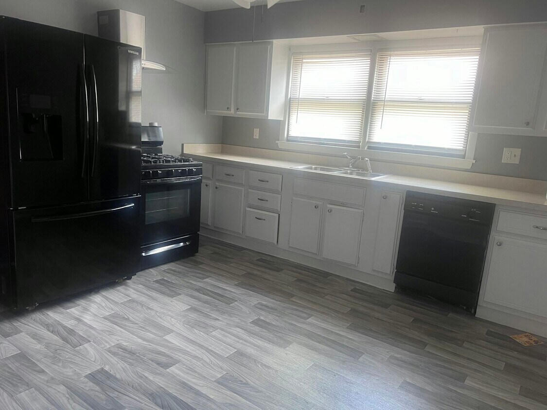 Primary Photo - 1018 N Raynor Ave, Unit 1