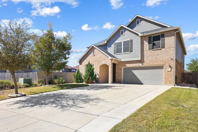 Foto del edificio - 5 Bedroom/3 Bath Cross Creek Subdivision