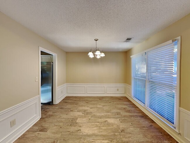 Building Photo - 2985 Binghampton Ln