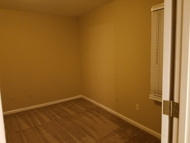 Building Photo - 104 Island Crest Cir