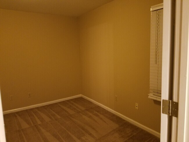 Foto del edificio - 104 Island Crest Cir