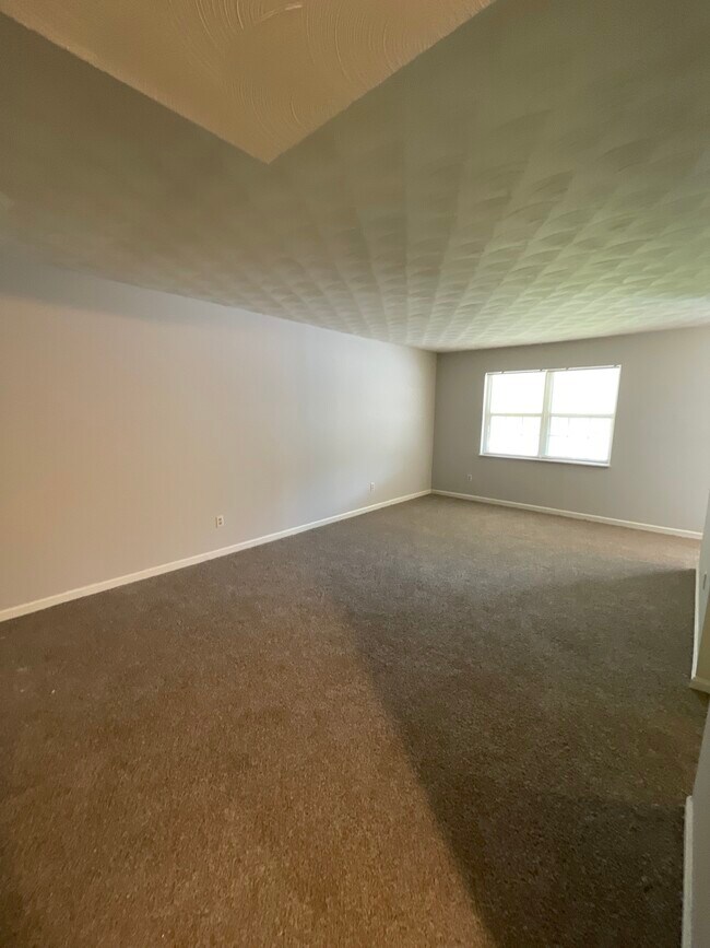 Foto del edificio - 1310 Millerwood Ct