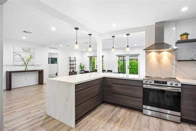 Foto del edificio - 9008 Emerson Ave