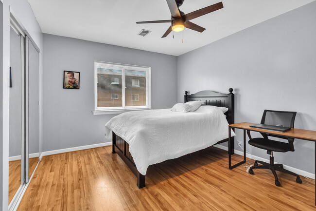 Foto del edificio - 9405 Bay Colony Dr