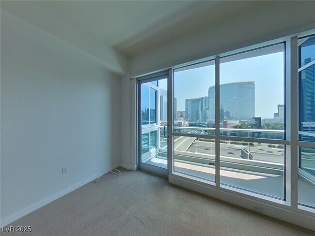 Foto del edificio - 4525 Dean Martin Dr