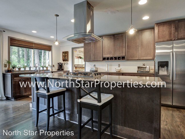 Foto del edificio - 3 br, 2 bath House - 1097 C Ave.