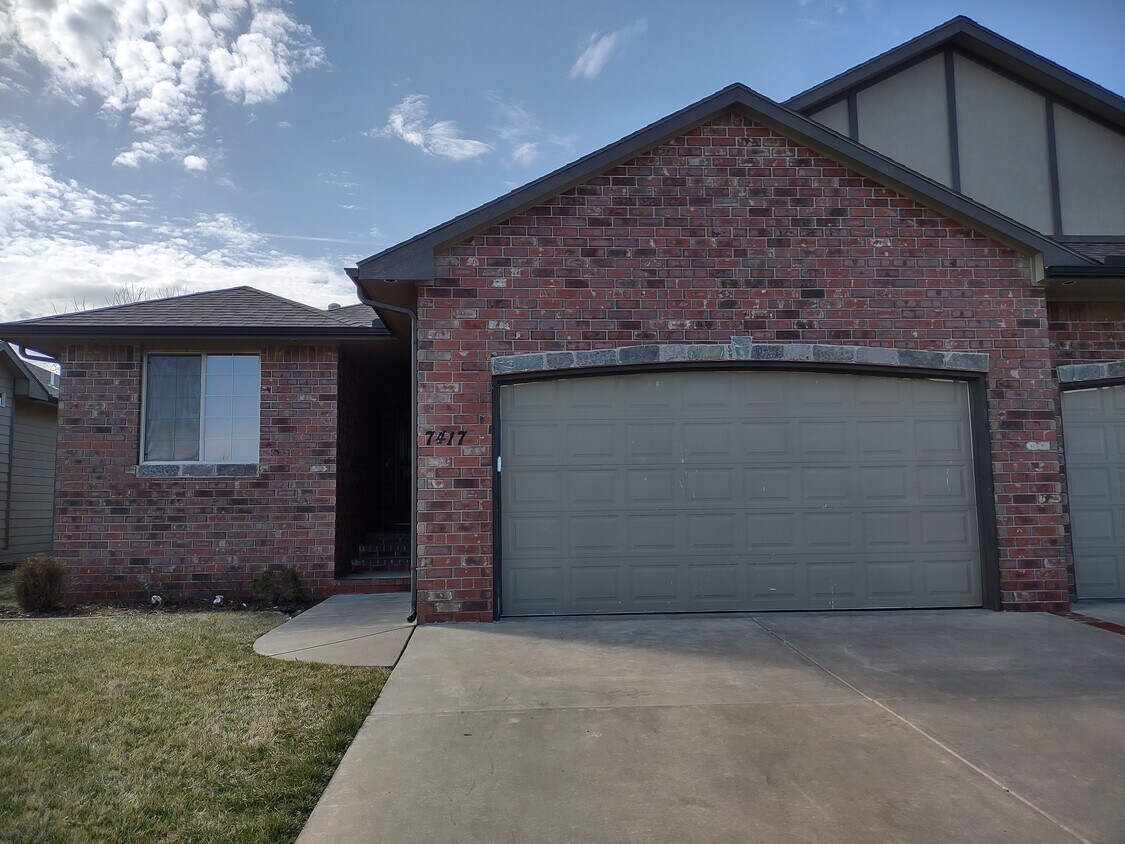 7437 E Summerside Pl, Bel Aire, KS 67226 Townhome Rentals in Bel Aire KS