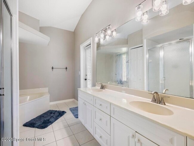 Foto del edificio - 1026 Blossom Dr