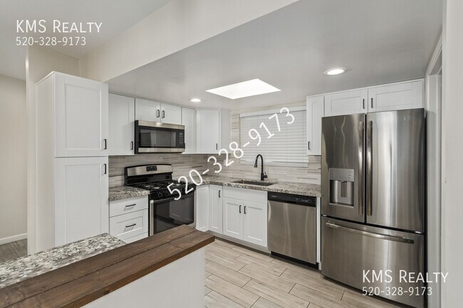 Building Photo - 1633 S Augusta Pl