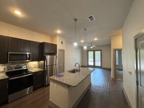 Building Photo - 1050 Wittenburg