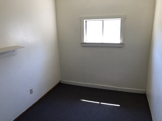 Building Photo - Coal Center 1 Bedroom
