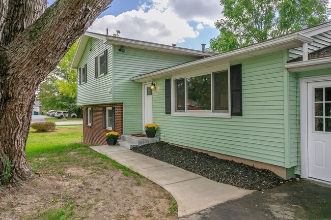 Building Photo - 2 Cliff View Dr