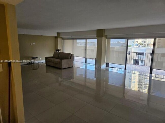 Foto del edificio - 1800 NE 114th St