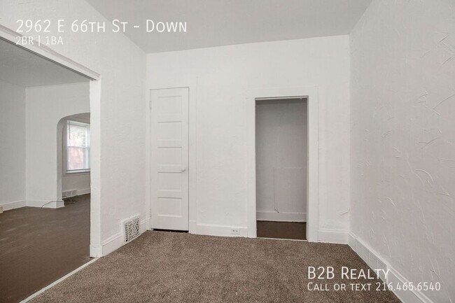 Foto del edificio - 2962 E 66th St