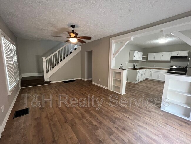 Foto del edificio - 1321 N Warman Ave