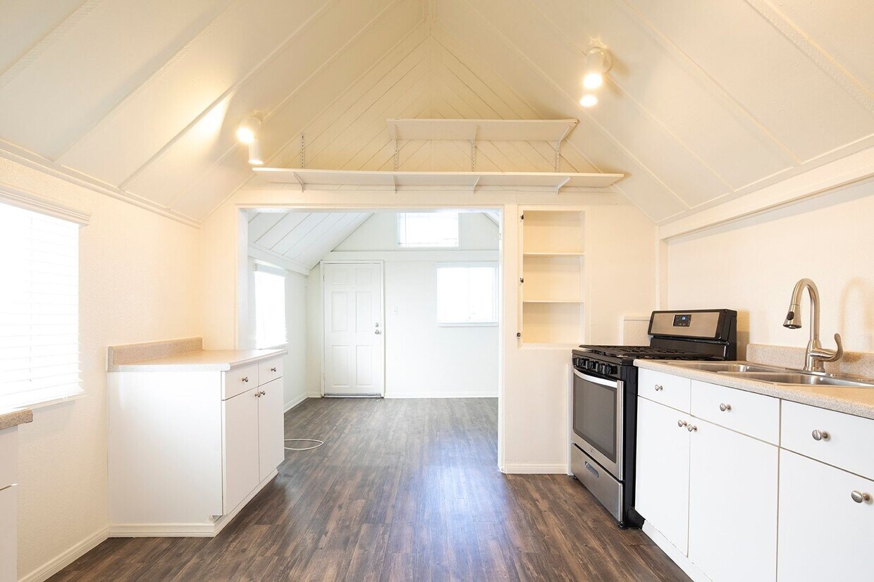 Foto principal - 5086 Lotus St