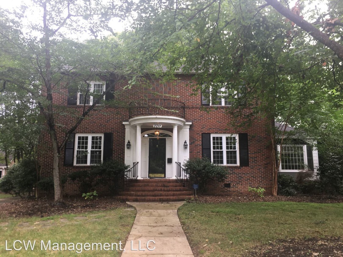Primary Photo - 4 br, 2.5 bath House - 2211 Buena Vista Road