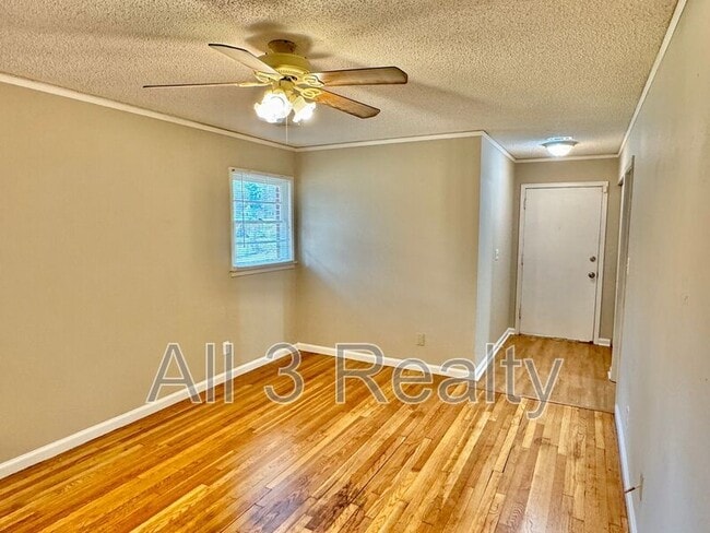 Building Photo - 1100 Lombard Dr