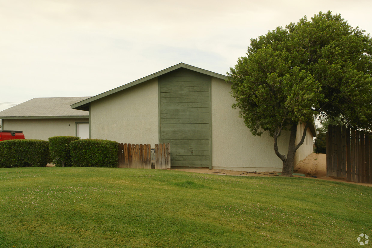 Building Photo - 15636 Sequoia Ave