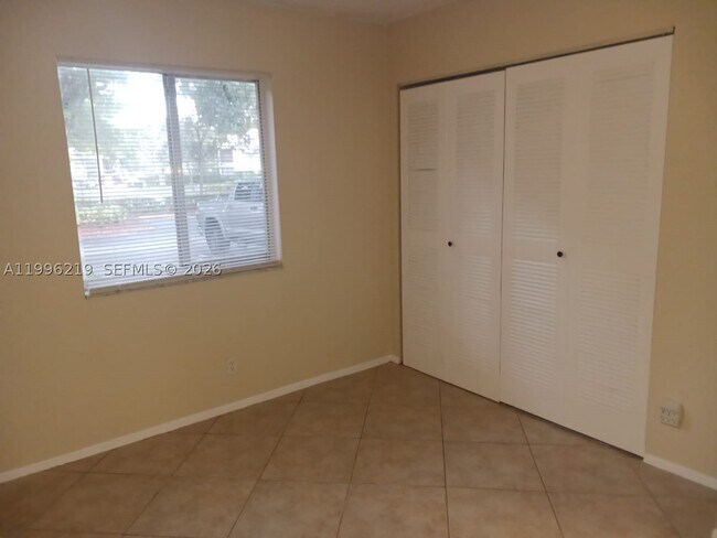 Foto del edificio - 3500 Gateway Dr