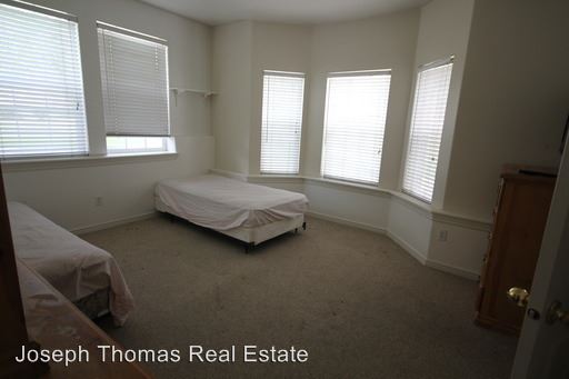 Foto del edificio - 483 Belmont Pl